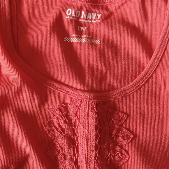 4 Detailed Ribbed Tank Tops - Picture 3 of 7